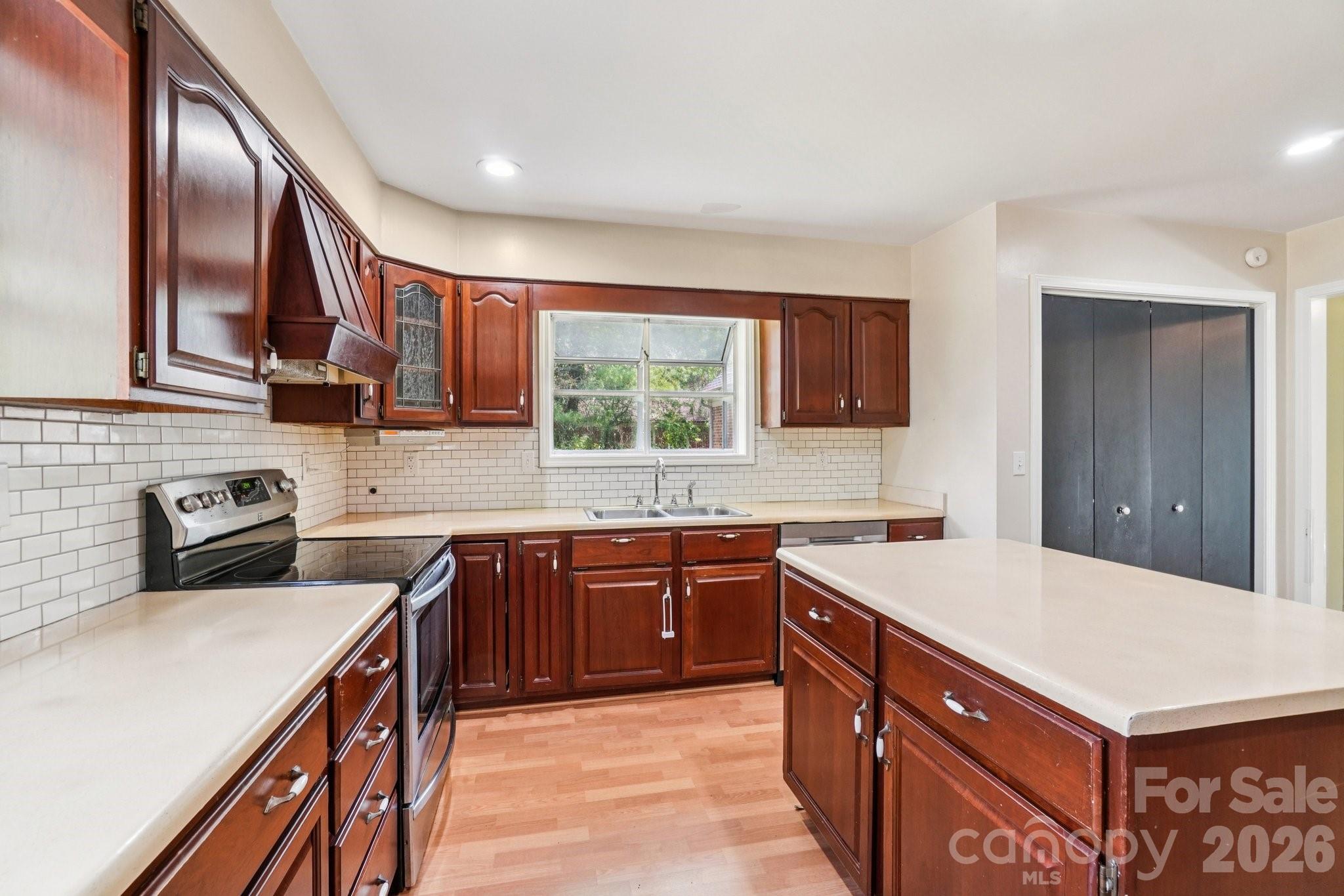 710 Heatherwood Drive Hendersonville NC 28792