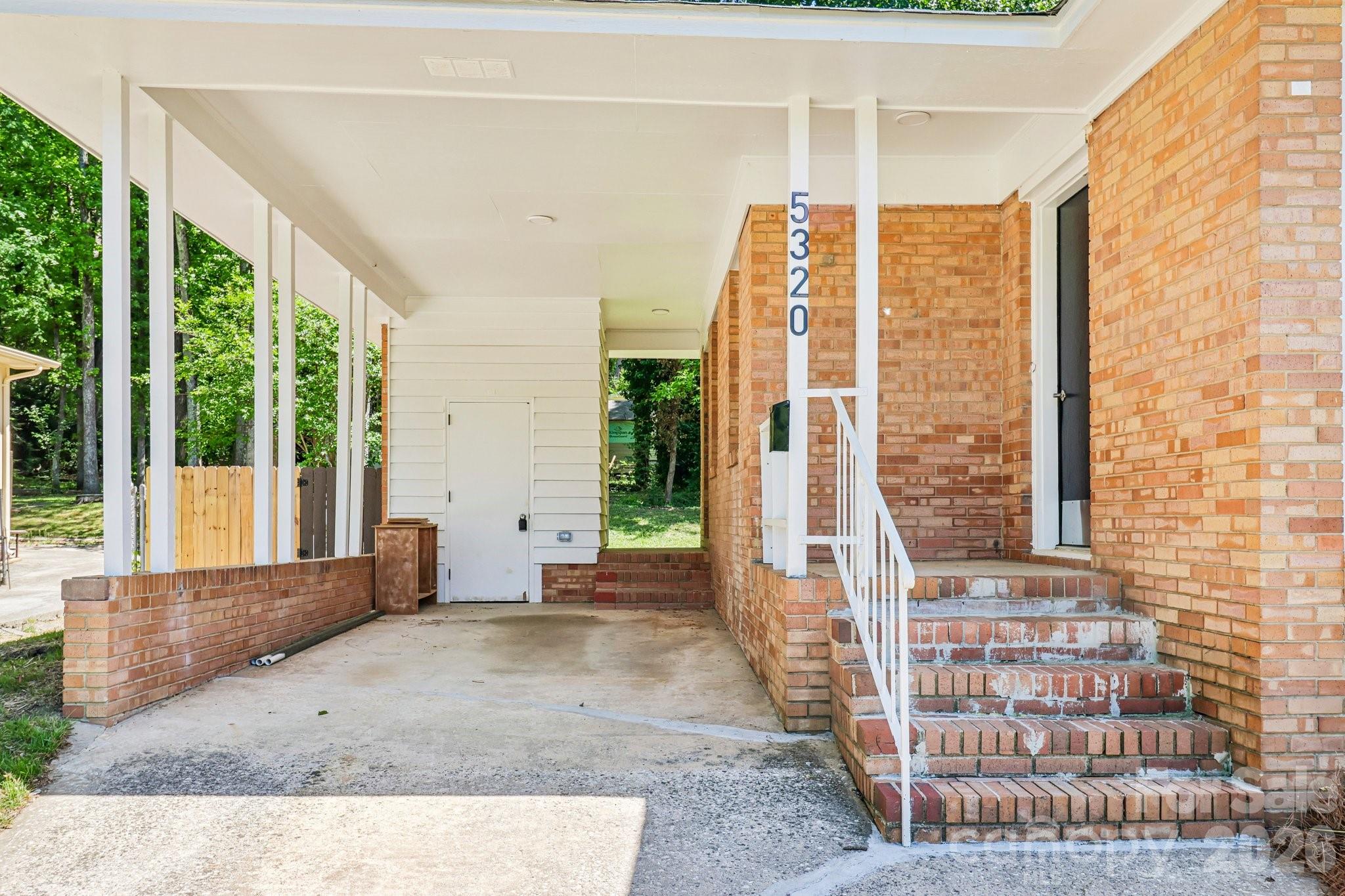 5320 Dolphin Lane Charlotte NC 28215