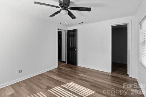 4642 Mcclure Road Charlotte NC 28216
