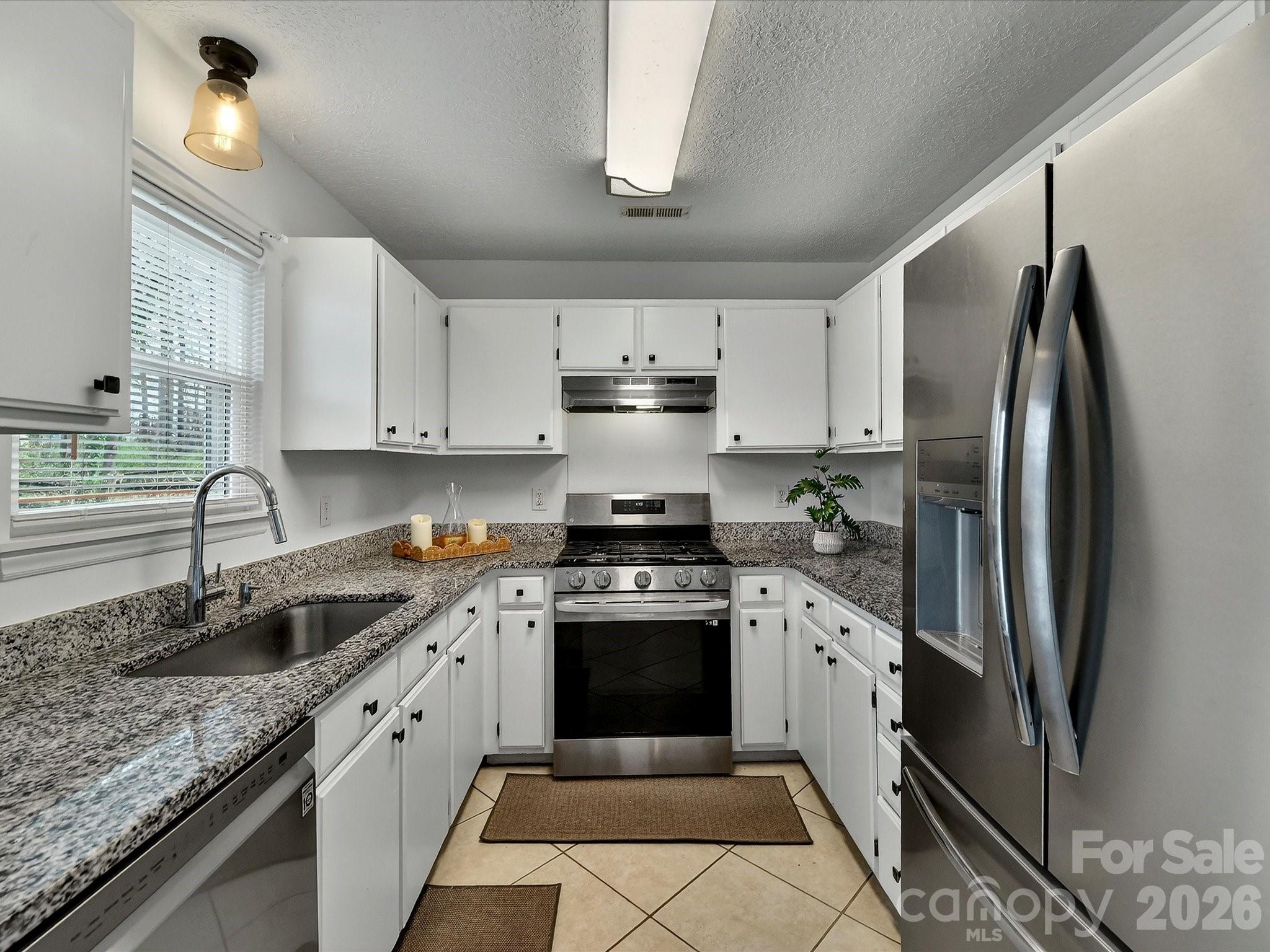 8413 Red Setter Lane Charlotte NC 28227
