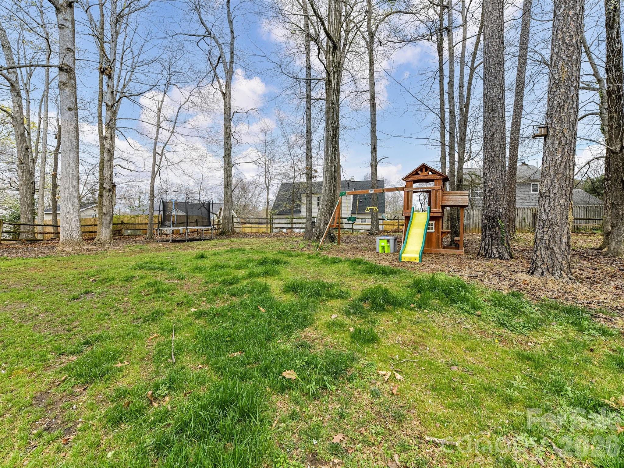 8413 Red Setter Lane Charlotte NC 28227