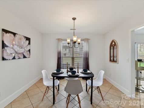 8413 Red Setter Lane Charlotte NC 28227