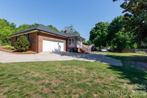 1711 Cricket Run York SC 29745