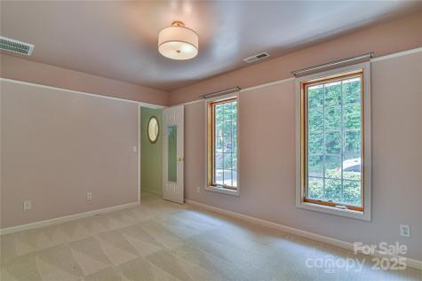 16 Skyview Court Asheville NC 28803