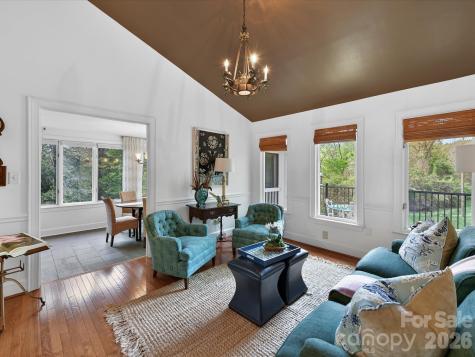 1847 Meadowood Lane Charlotte NC 28211