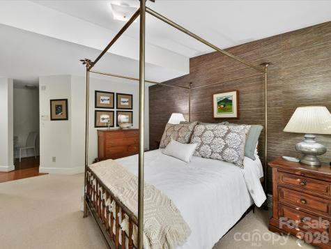 1847 Meadowood Lane Charlotte NC 28211