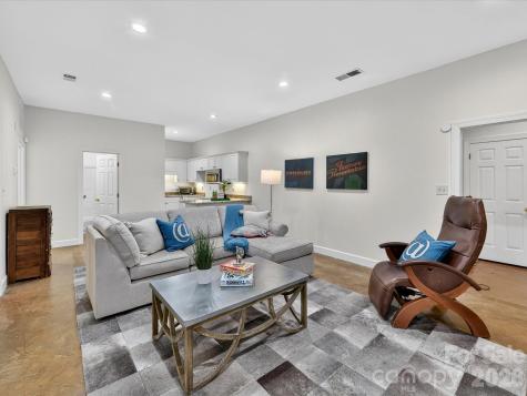 1847 Meadowood Lane Charlotte NC 28211