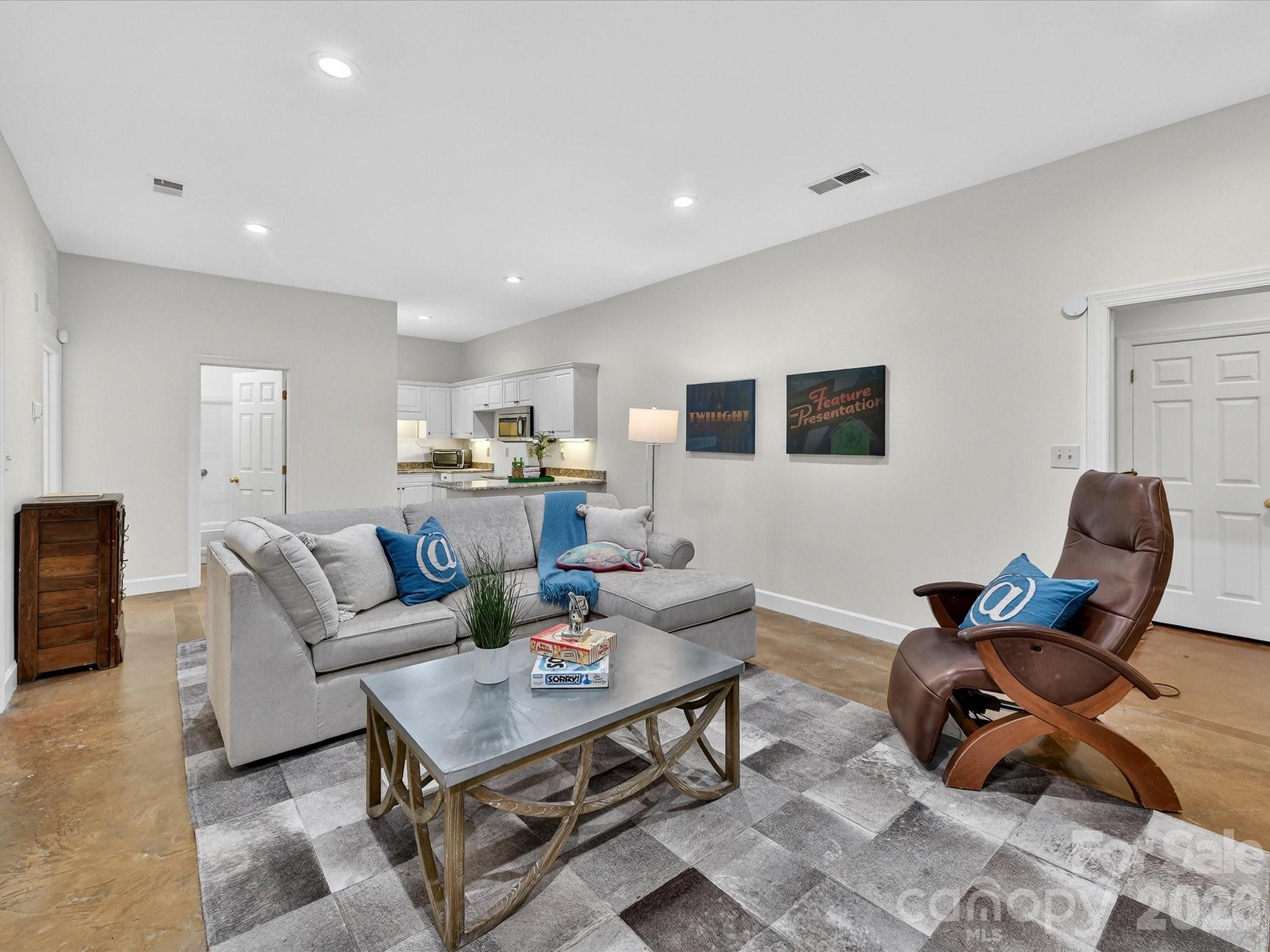 1847 Meadowood Lane Charlotte NC 28211