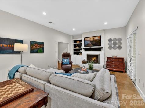 1847 Meadowood Lane Charlotte NC 28211
