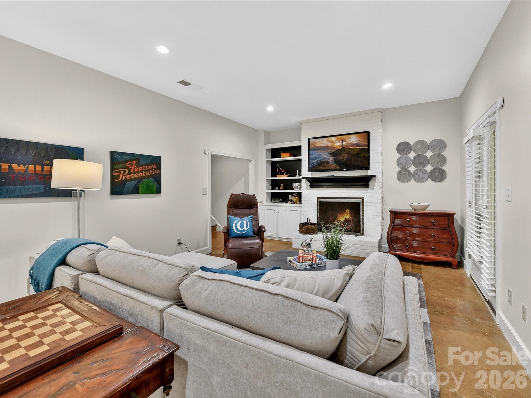 1847 Meadowood Lane Charlotte NC 28211