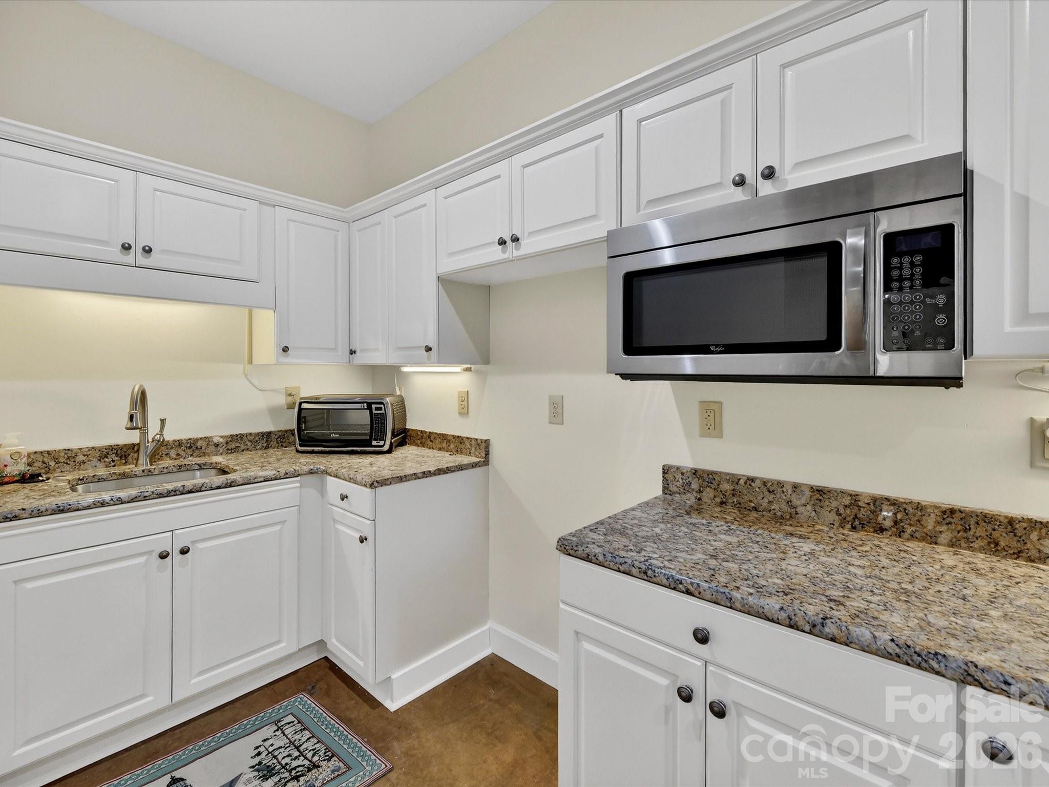 1847 Meadowood Lane Charlotte NC 28211
