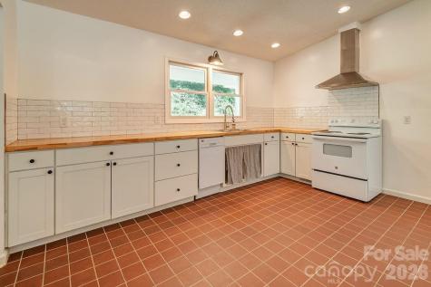 146 Churchill Downs Drive Fairview NC 28730