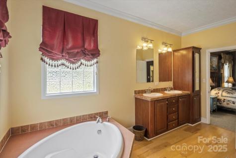 142 Pinners Cove Road Asheville NC 28803