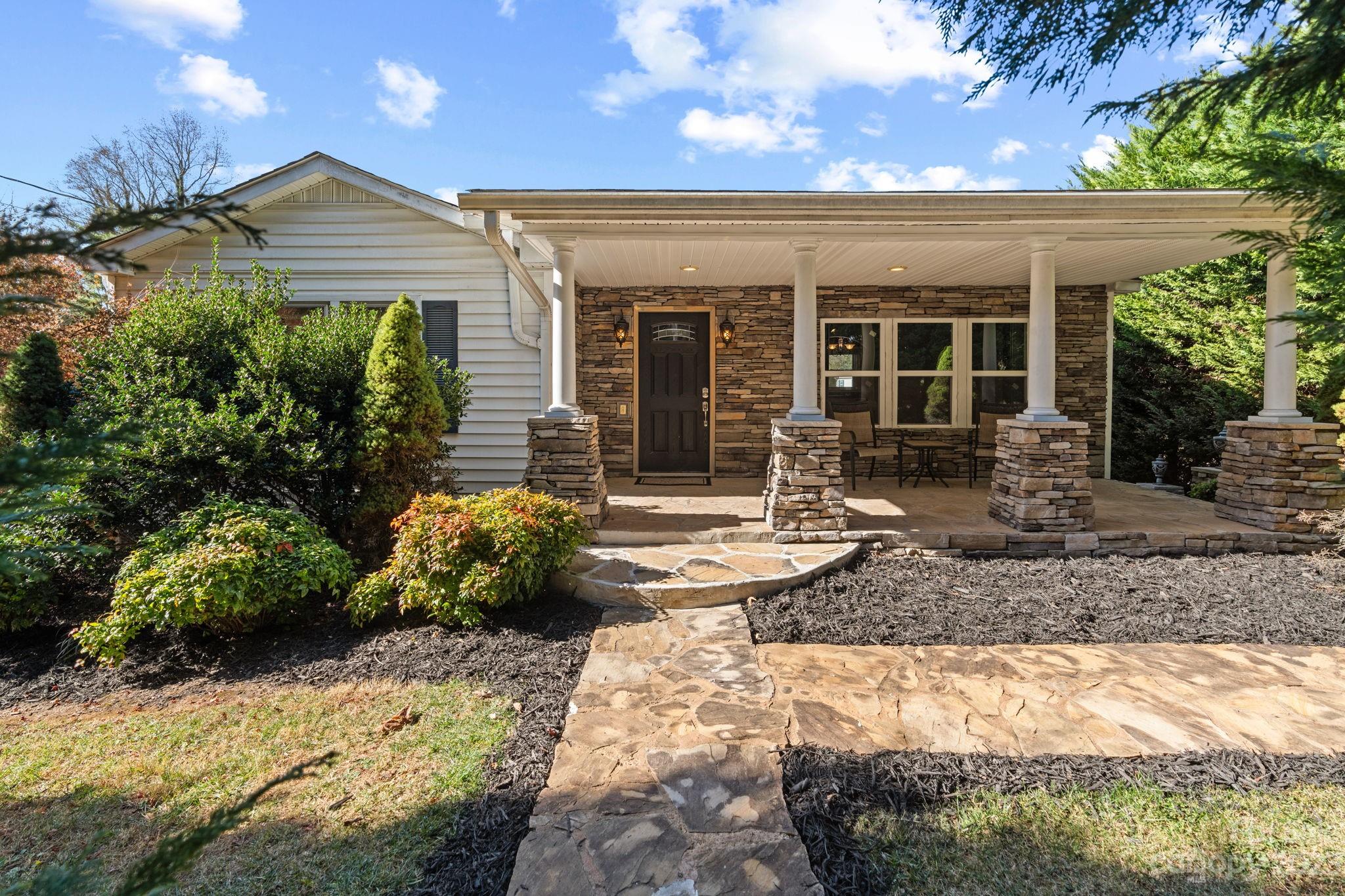 25 Oak Hill Road Candler NC 28715