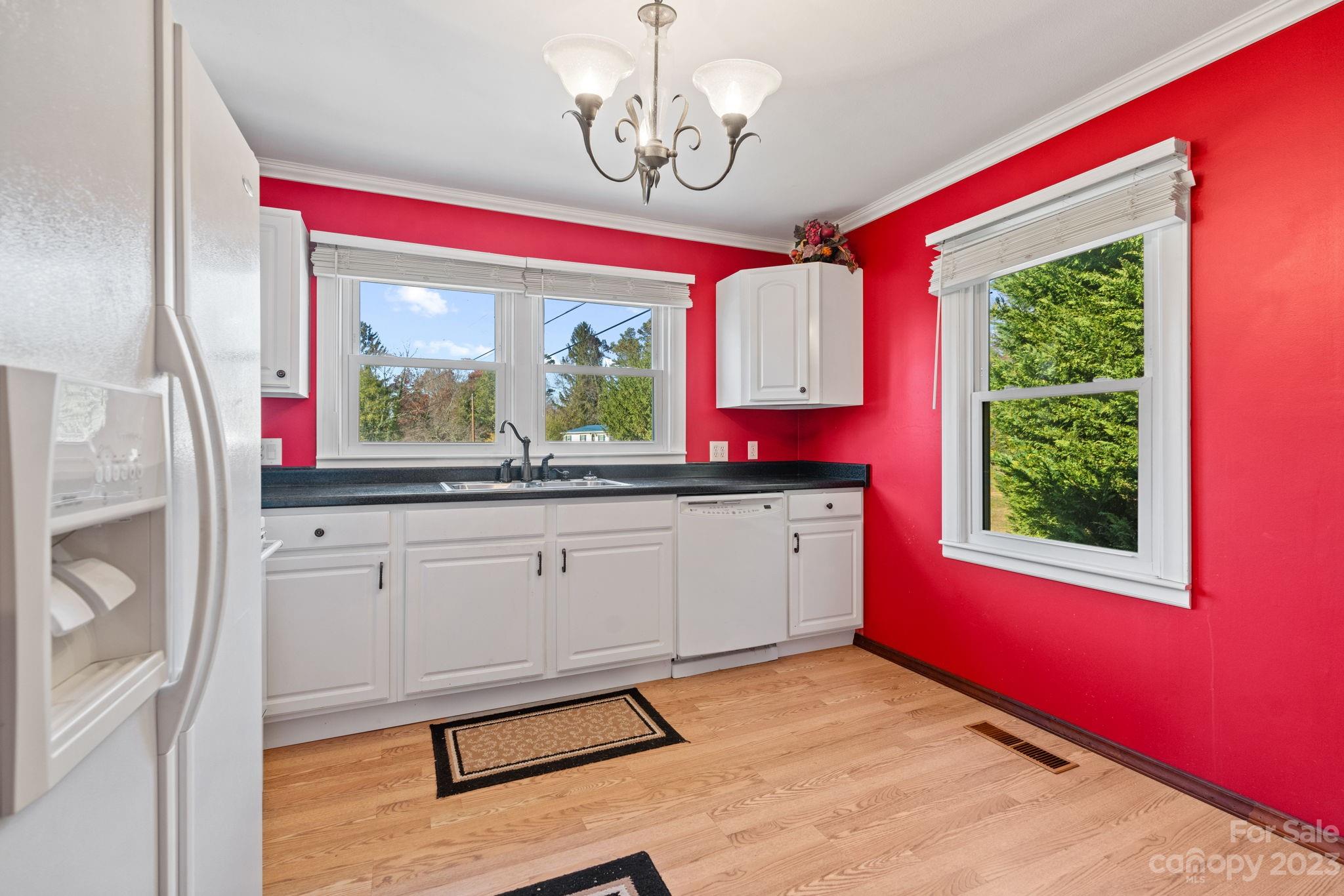 25 Oak Hill Road Candler NC 28715