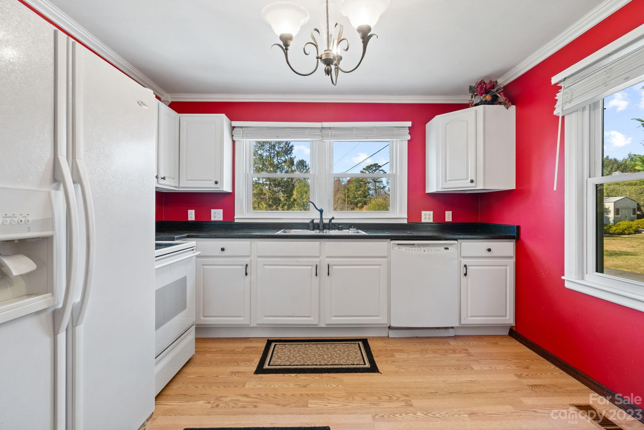 25 Oak Hill Road Candler NC 28715