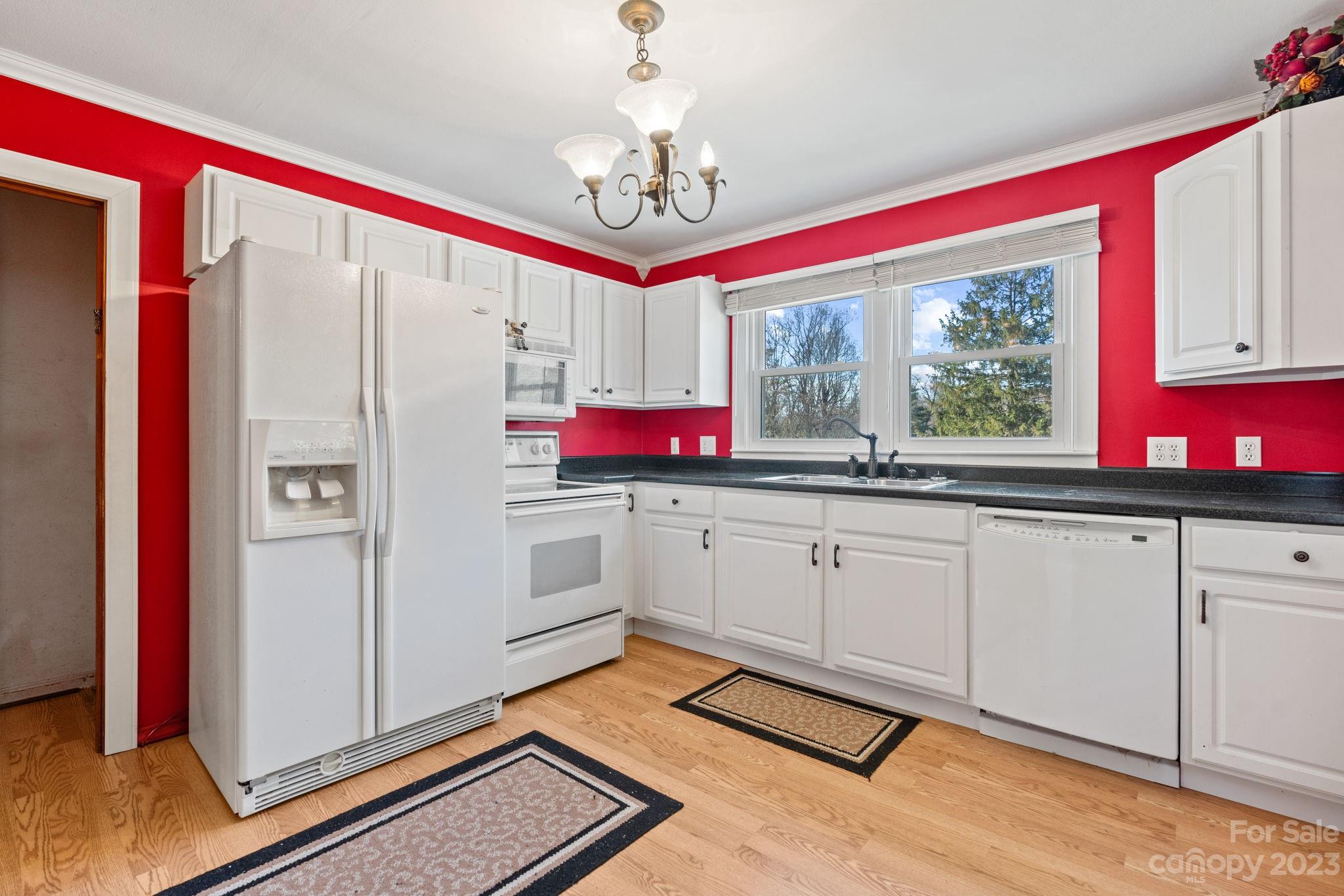 25 Oak Hill Road Candler NC 28715