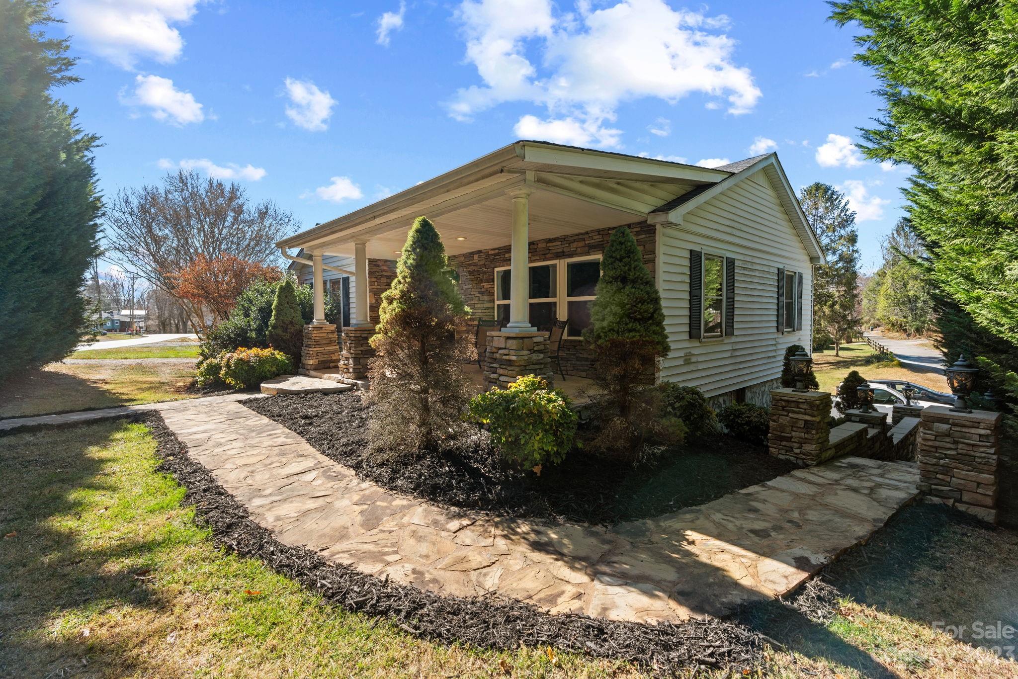 25 Oak Hill Road Candler NC 28715