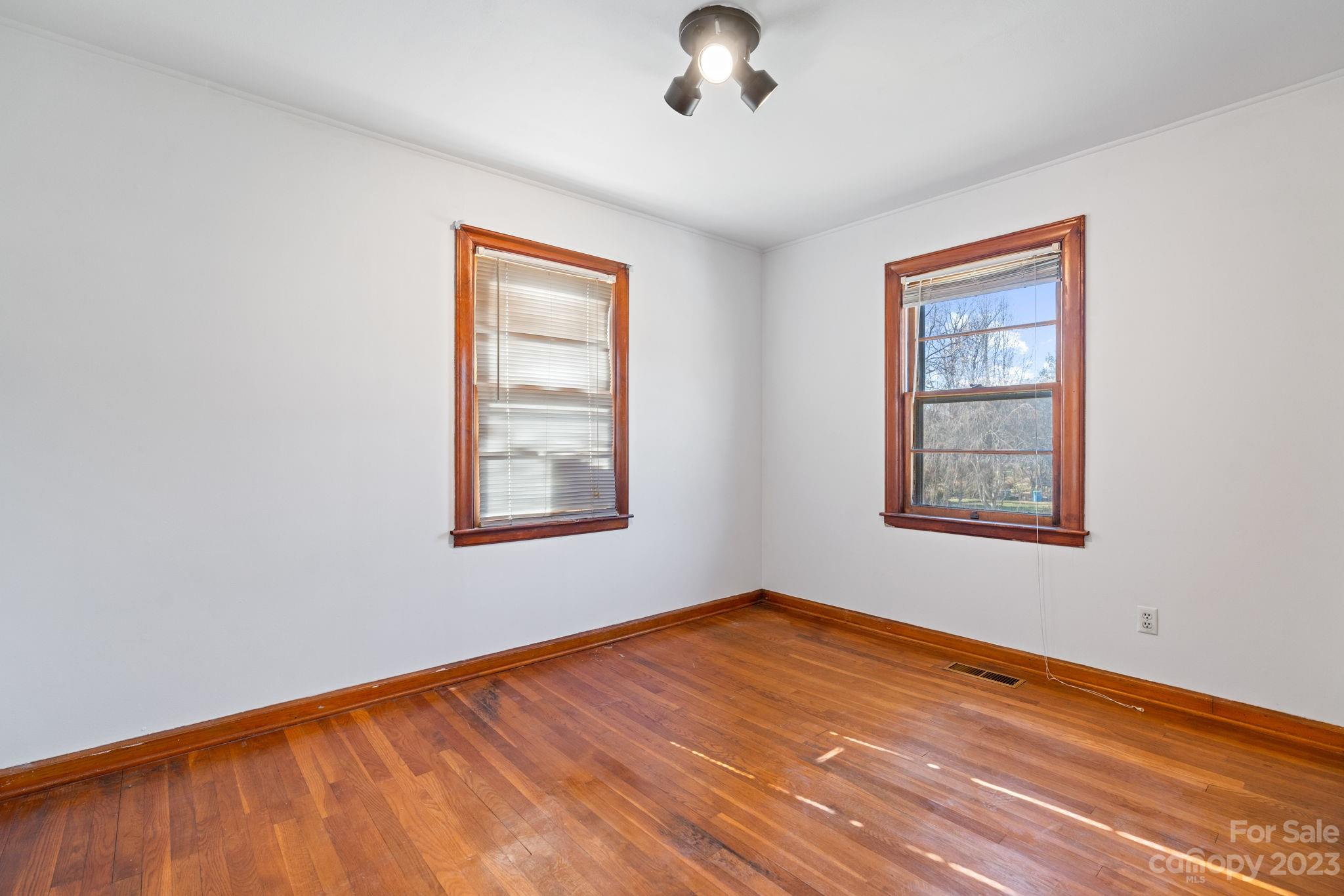 25 Oak Hill Road Candler NC 28715