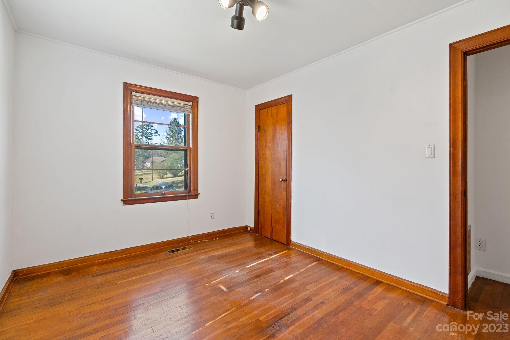 25 Oak Hill Road Candler NC 28715