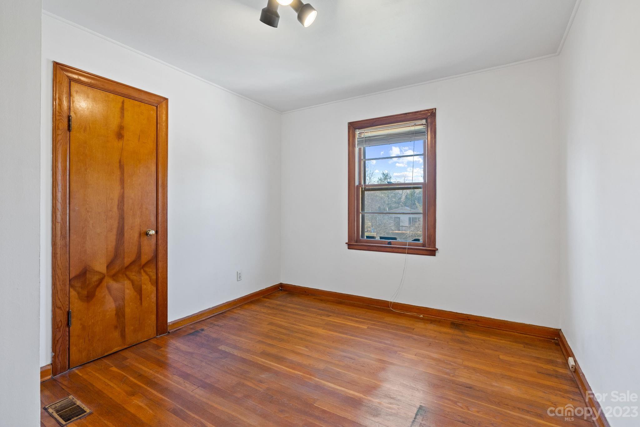 25 Oak Hill Road Candler NC 28715