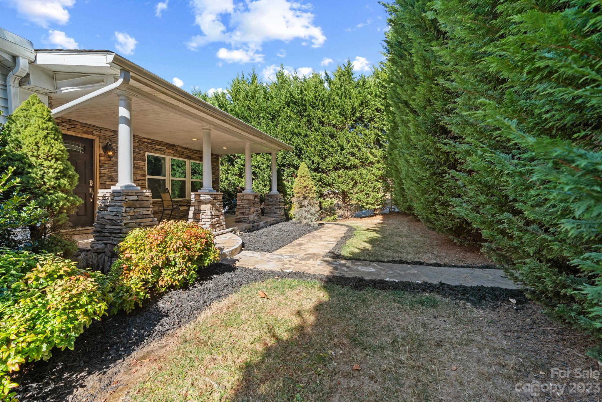 25 Oak Hill Road Candler NC 28715