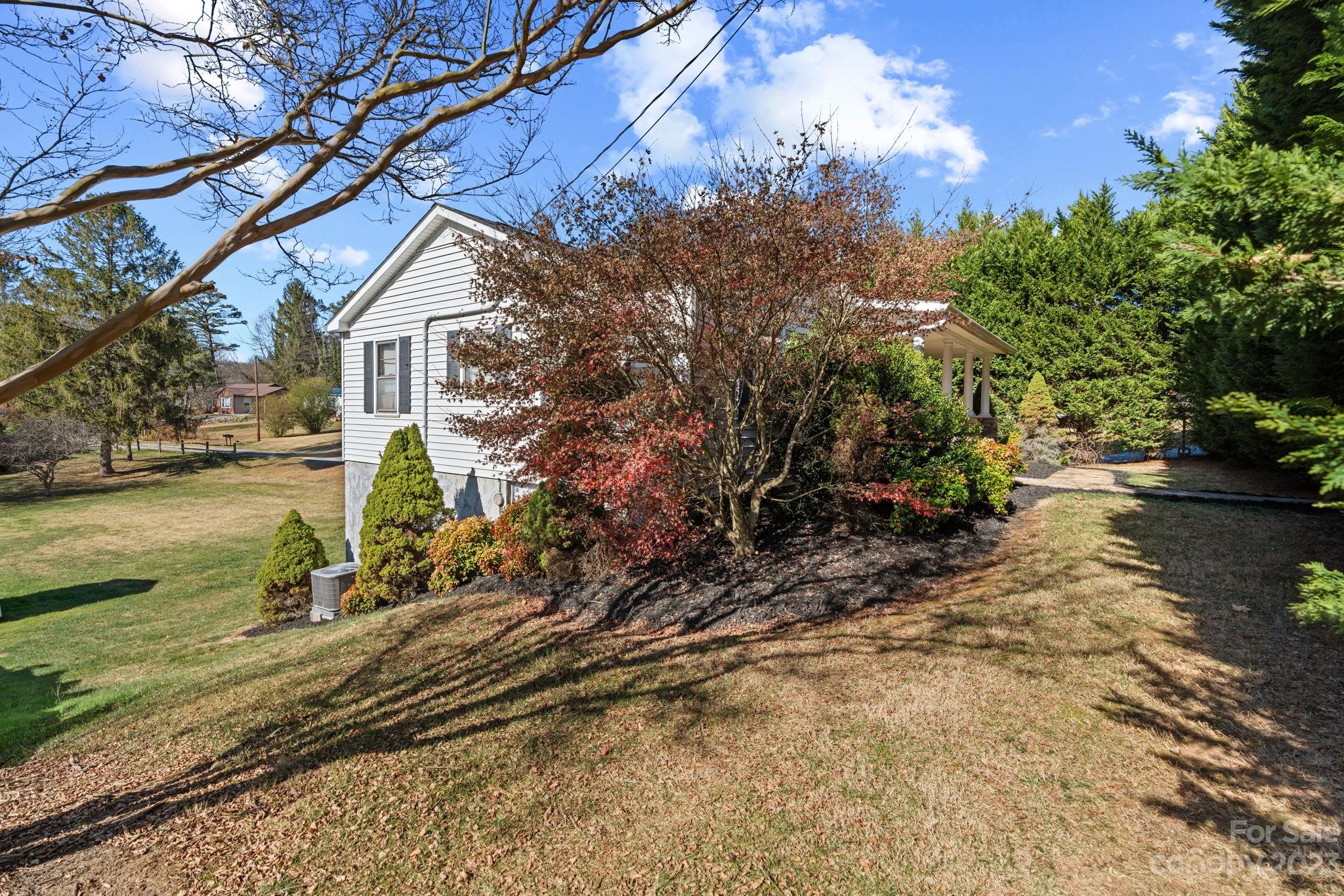 25 Oak Hill Road Candler NC 28715