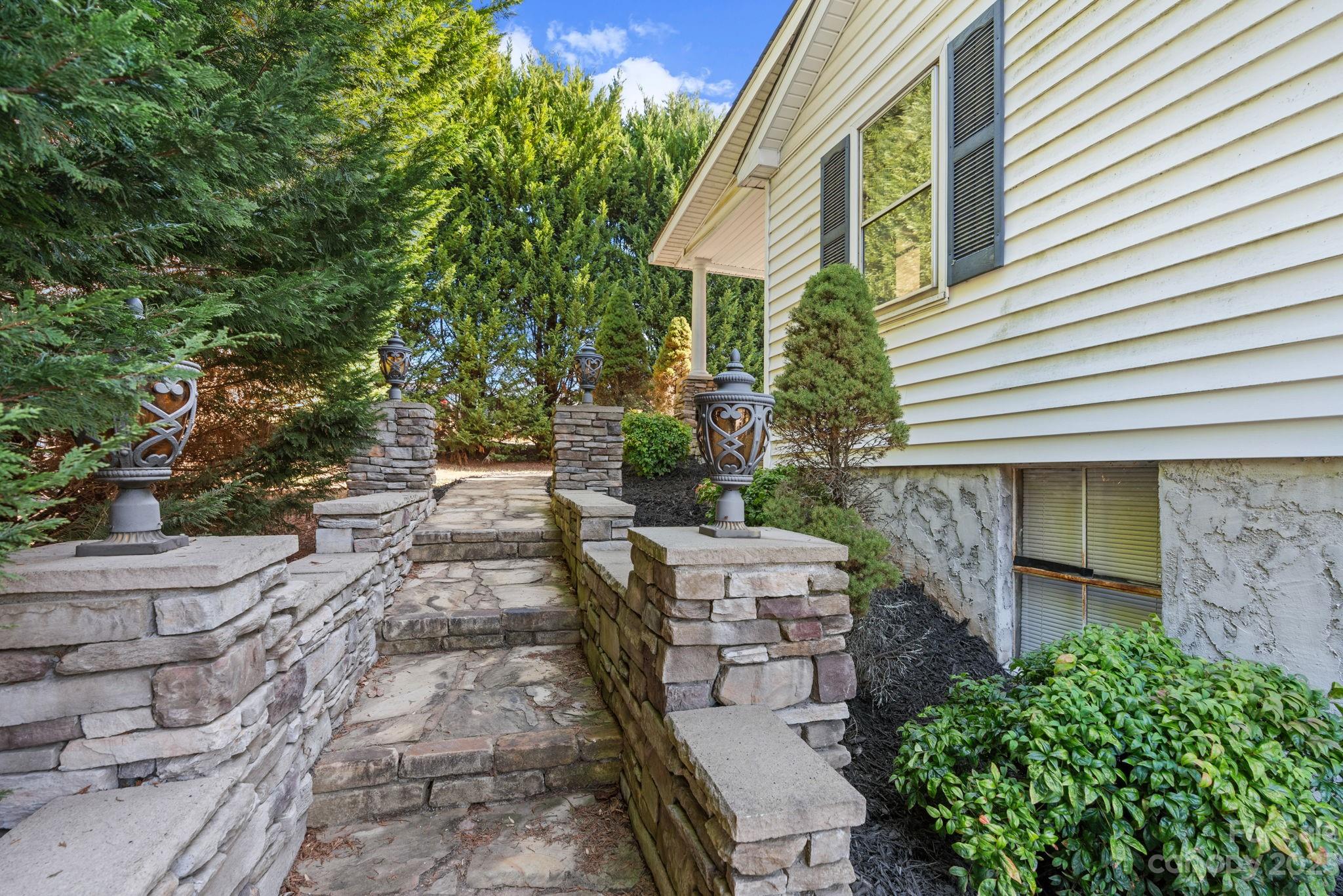 25 Oak Hill Road Candler NC 28715