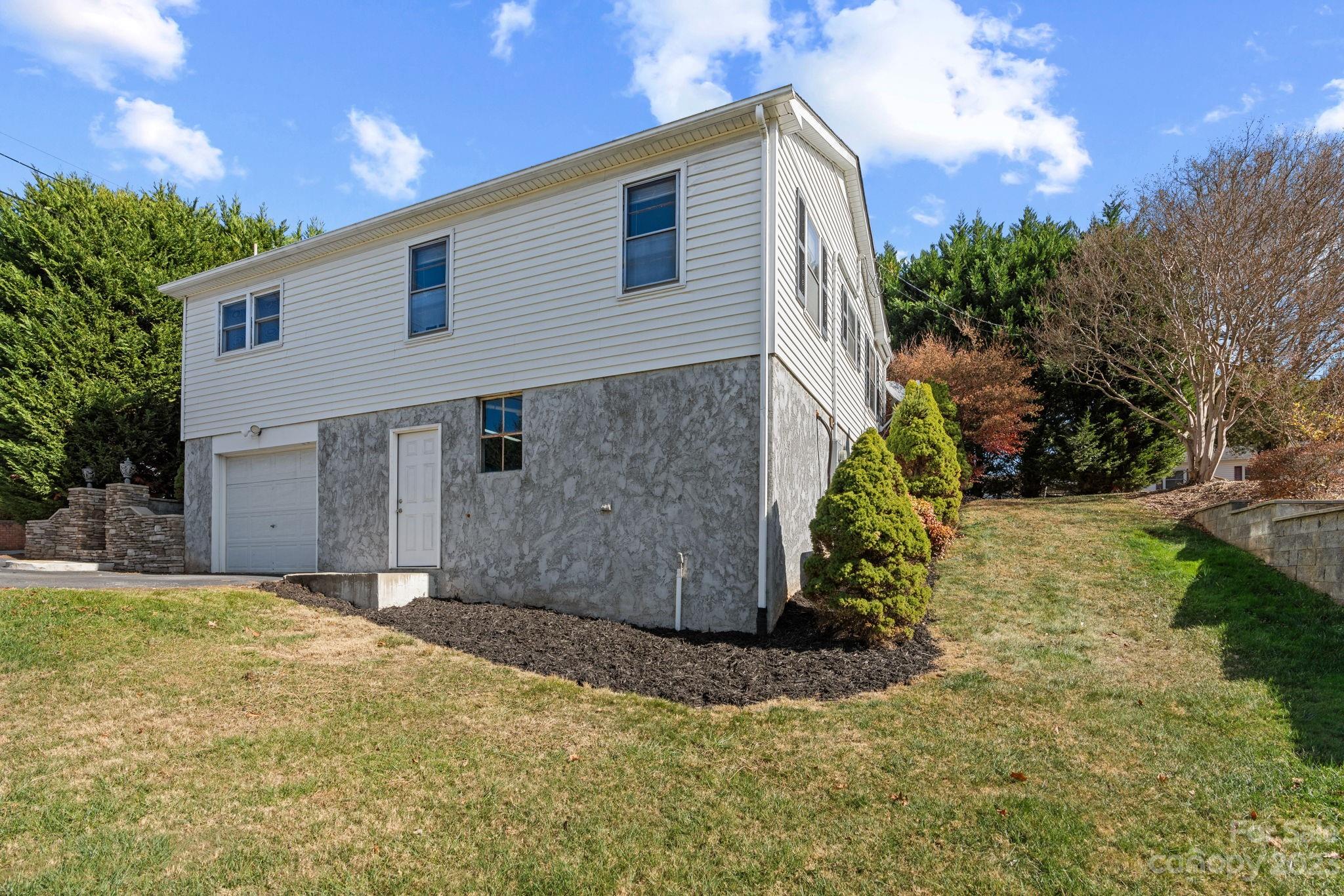 25 Oak Hill Road Candler NC 28715