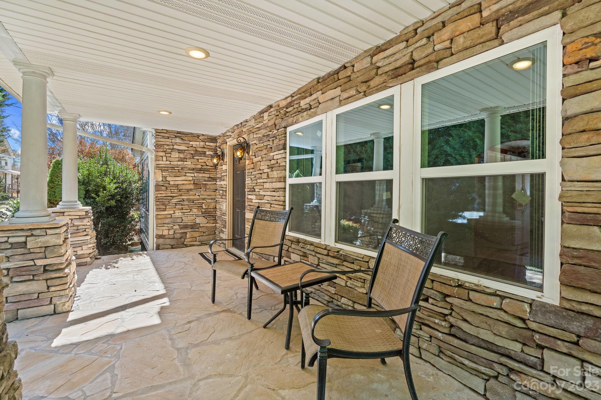 25 Oak Hill Road Candler NC 28715