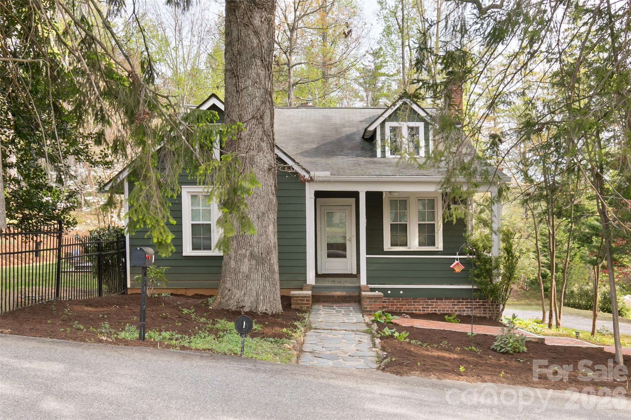 1 Ridgefield Place Asheville NC 28803