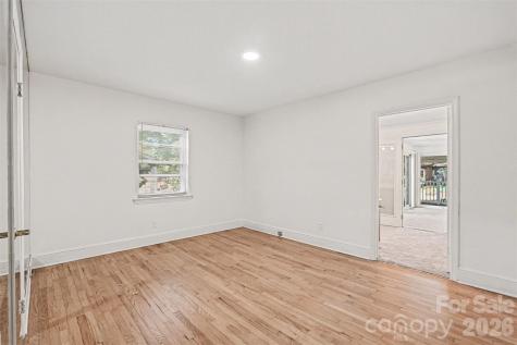 955 Hickory Nut Street Charlotte NC 28205