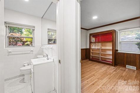955 Hickory Nut Street Charlotte NC 28205
