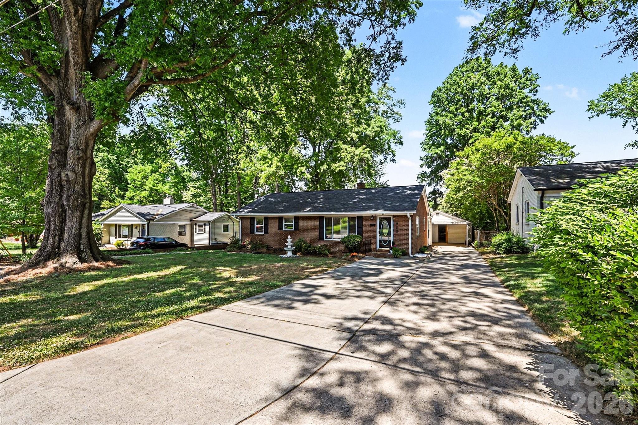 955 Hickory Nut Street Charlotte NC 28205
