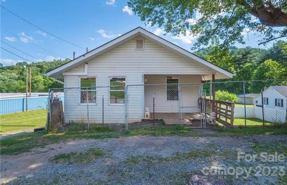 6936 Old Clyde Road Canton NC 28716