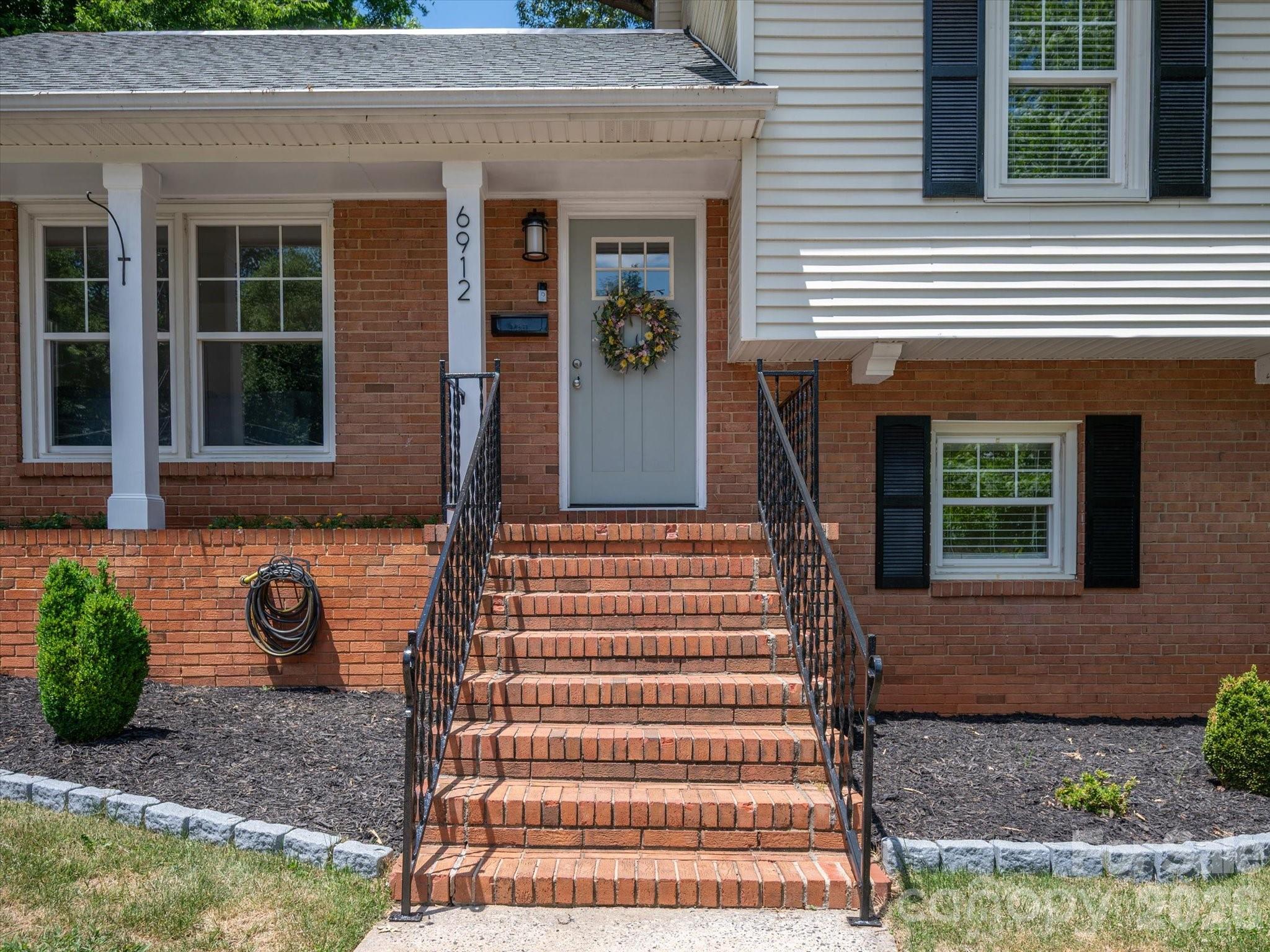 6912 Woodstock Drive Charlotte NC 28210