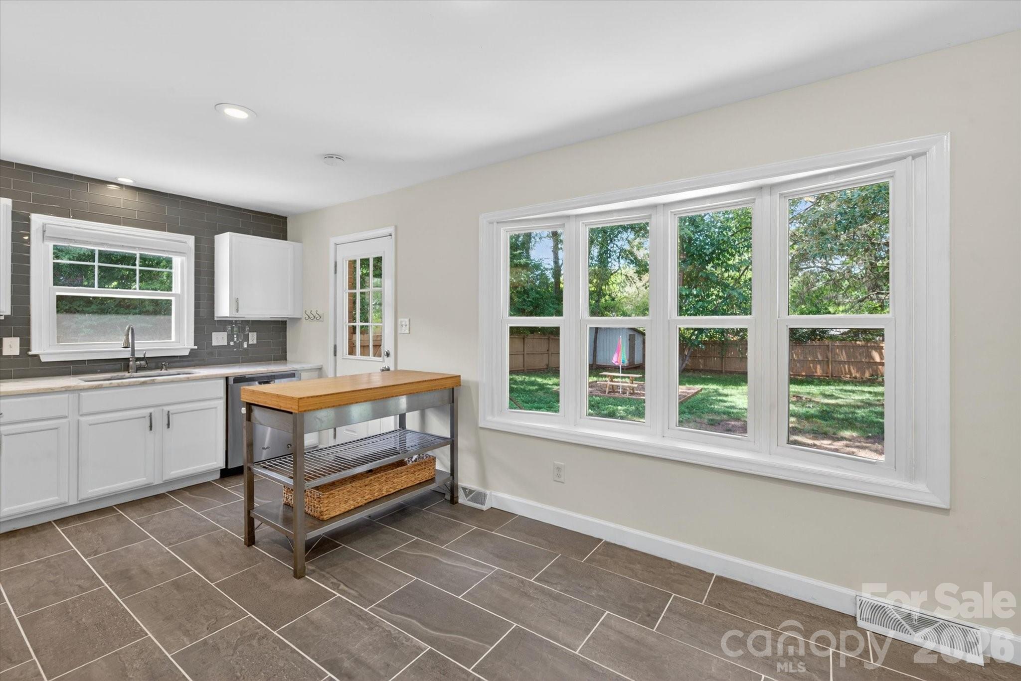 6912 Woodstock Drive Charlotte NC 28210