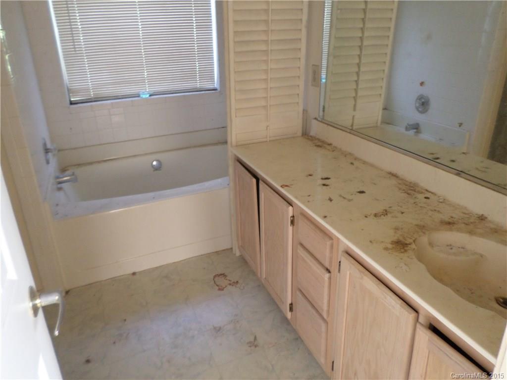 2016 Sloan Drive Charlotte NC 28208
