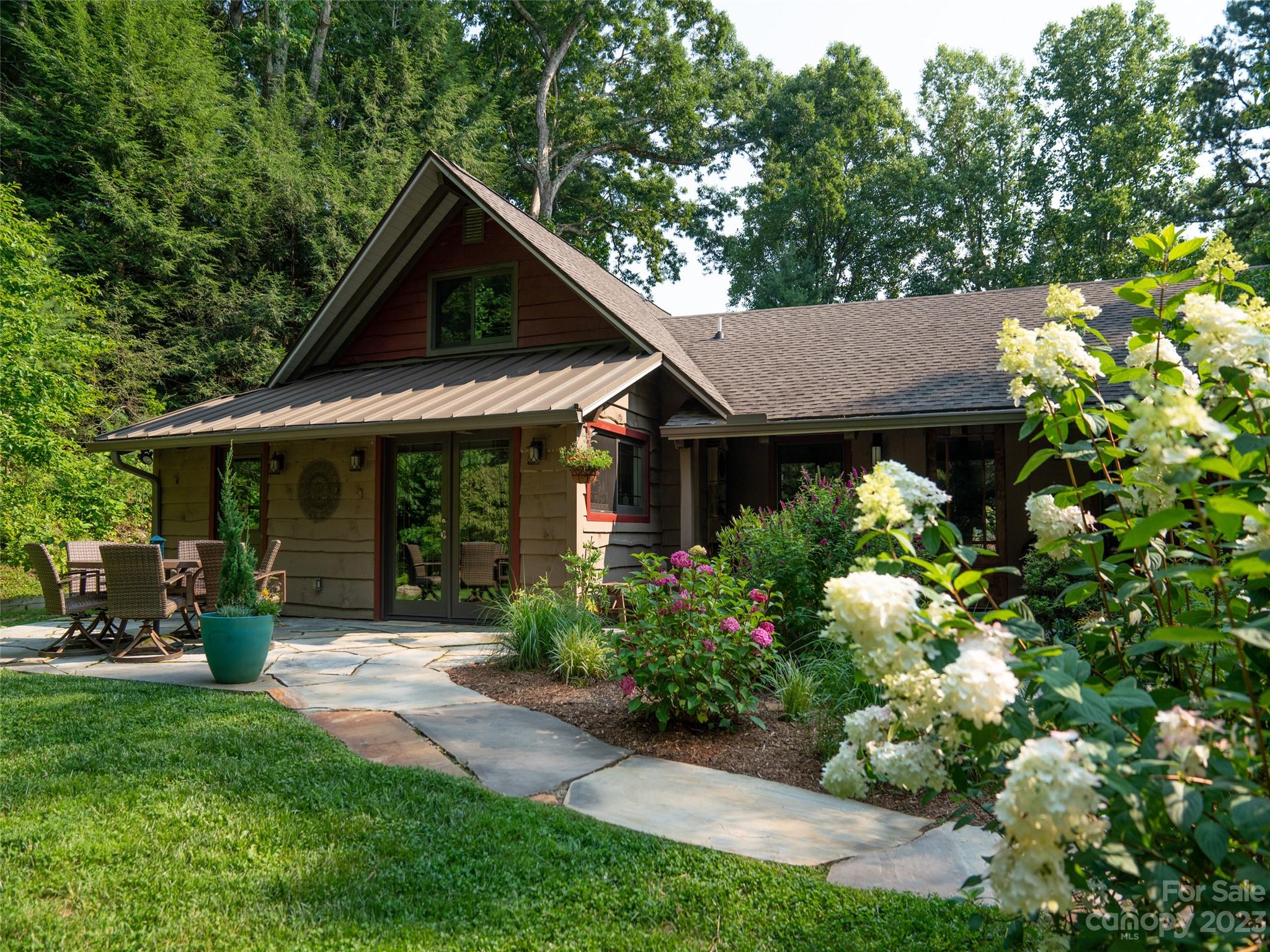 15 Oak Hill Lane Fairview NC 28730