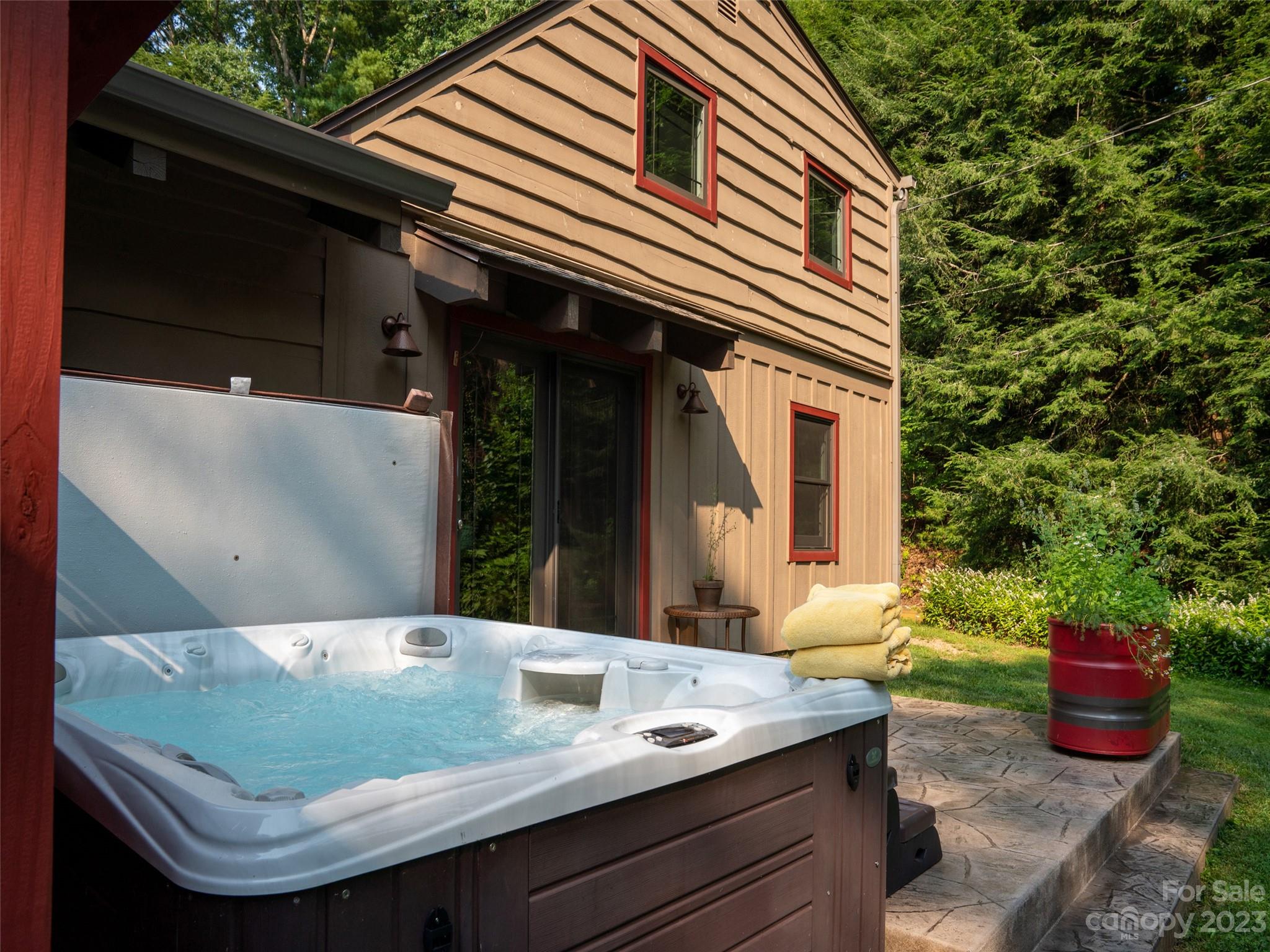 15 Oak Hill Lane Fairview NC 28730