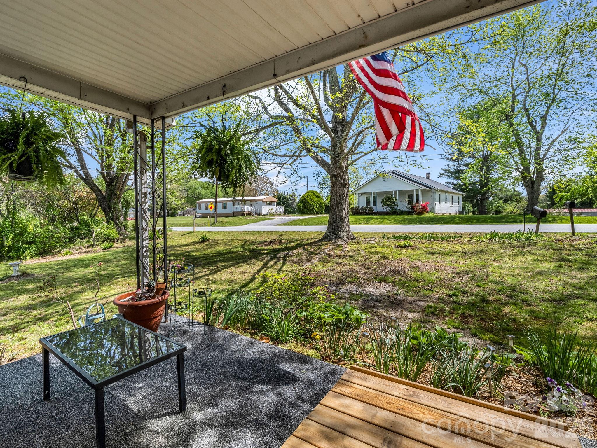 961 Mid Allen Road Hendersonville NC 28792