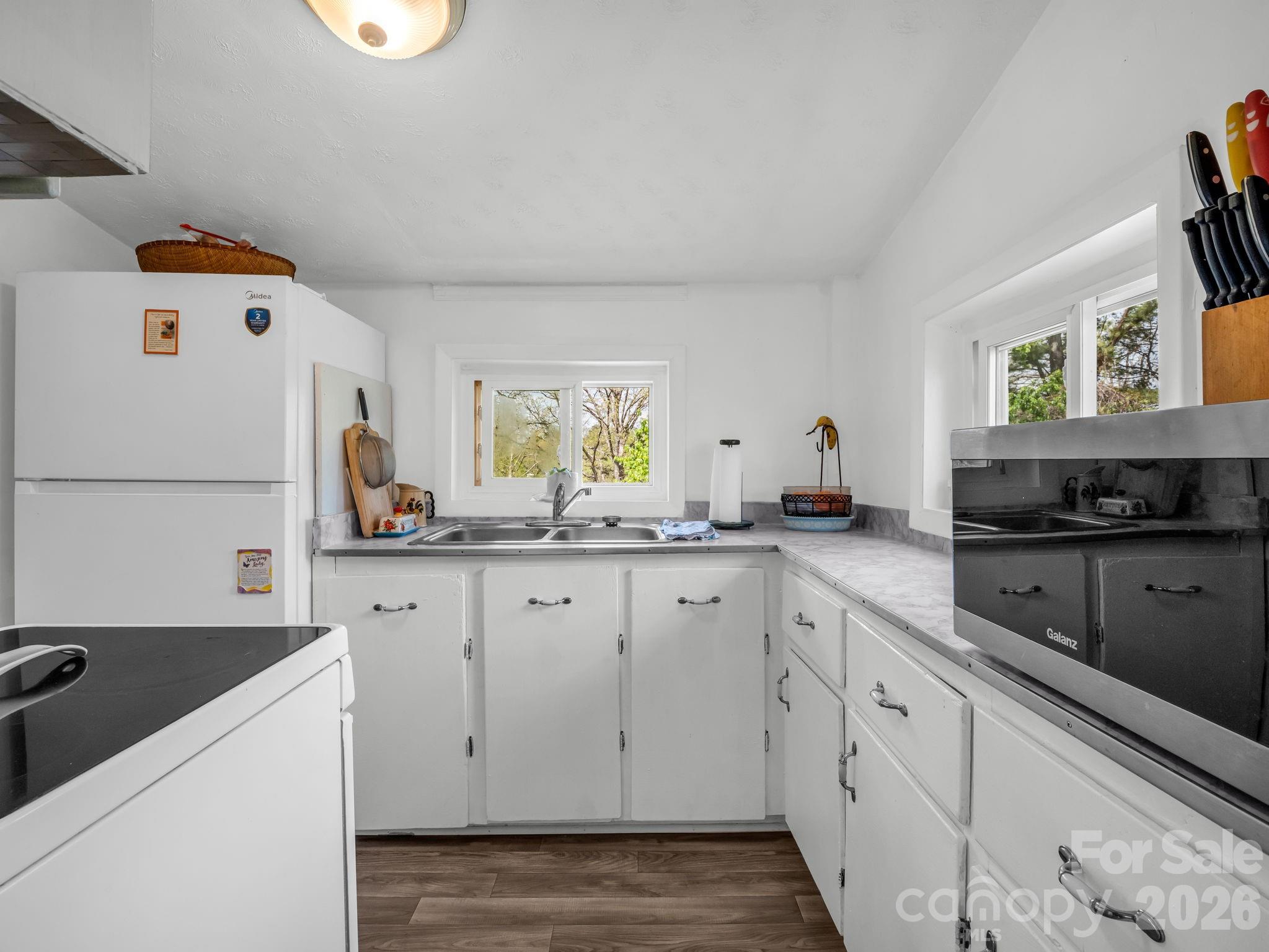 961 Mid Allen Road Hendersonville NC 28792