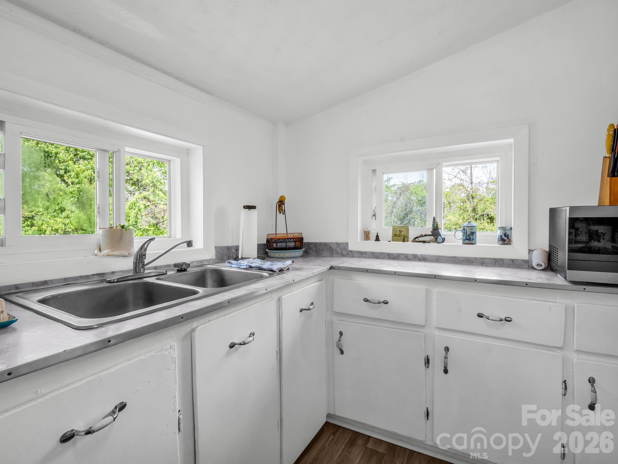 961 Mid Allen Road Hendersonville NC 28792