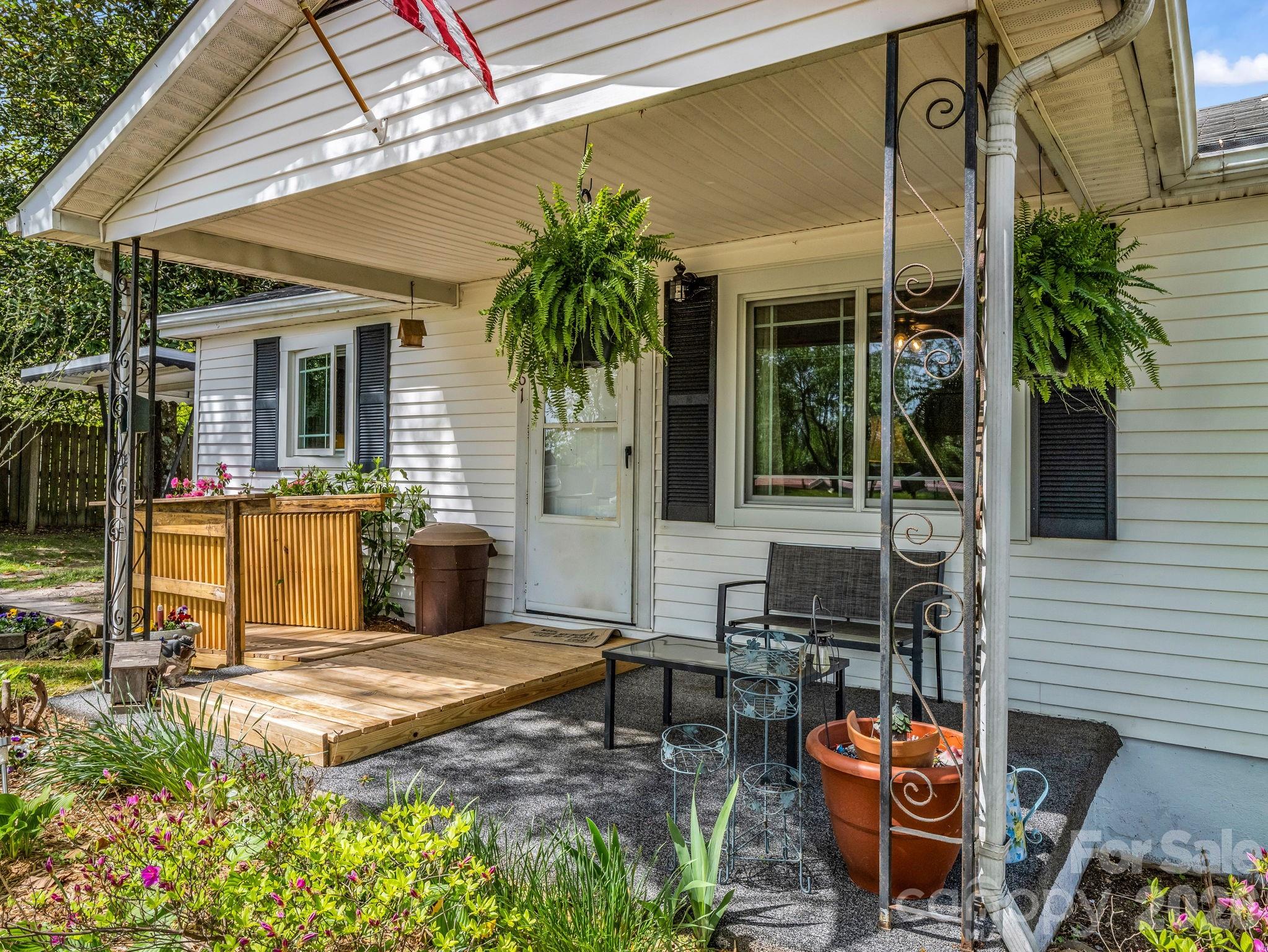 961 Mid Allen Road Hendersonville NC 28792