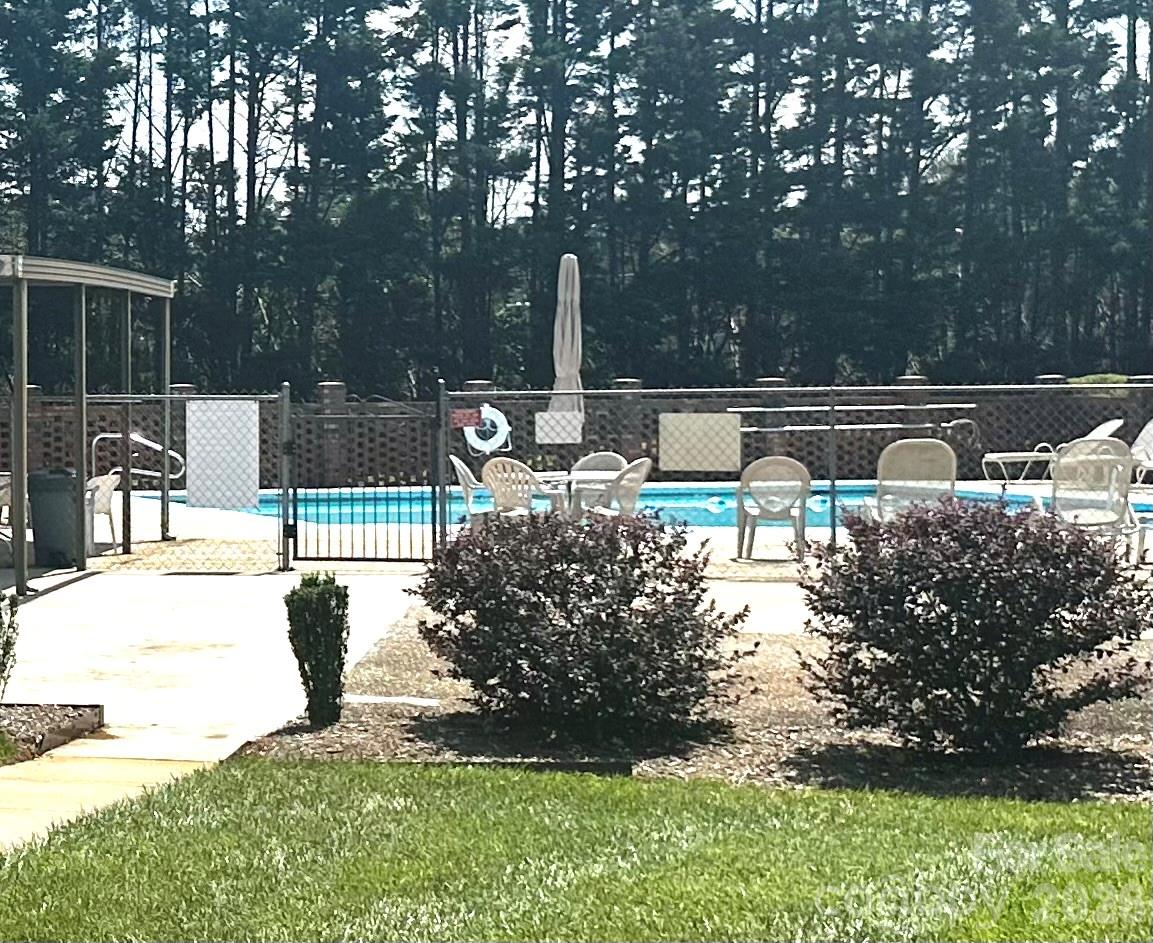 2705 North Street NW Hickory NC 28601