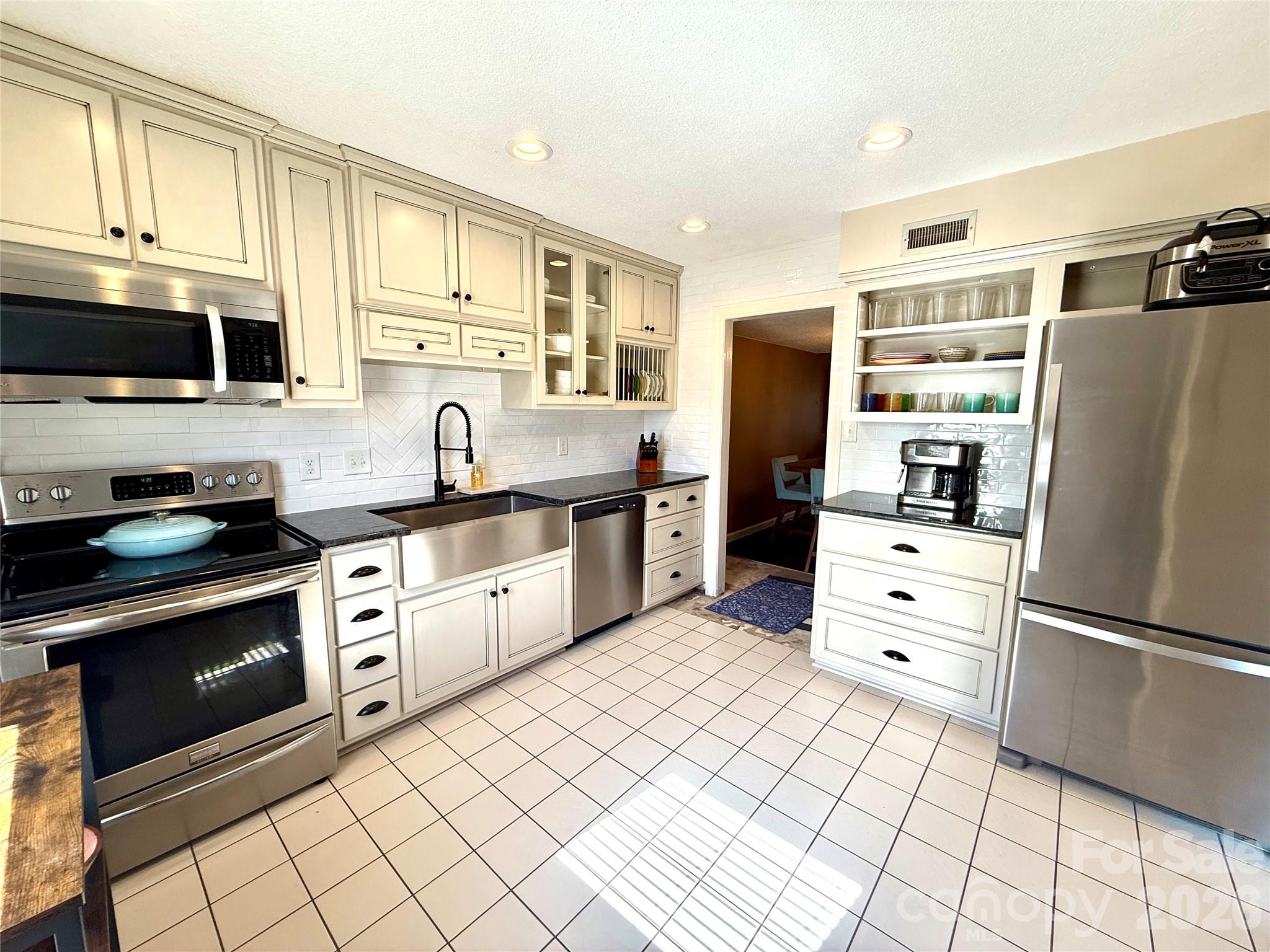 2705 North Street NW Hickory NC 28601