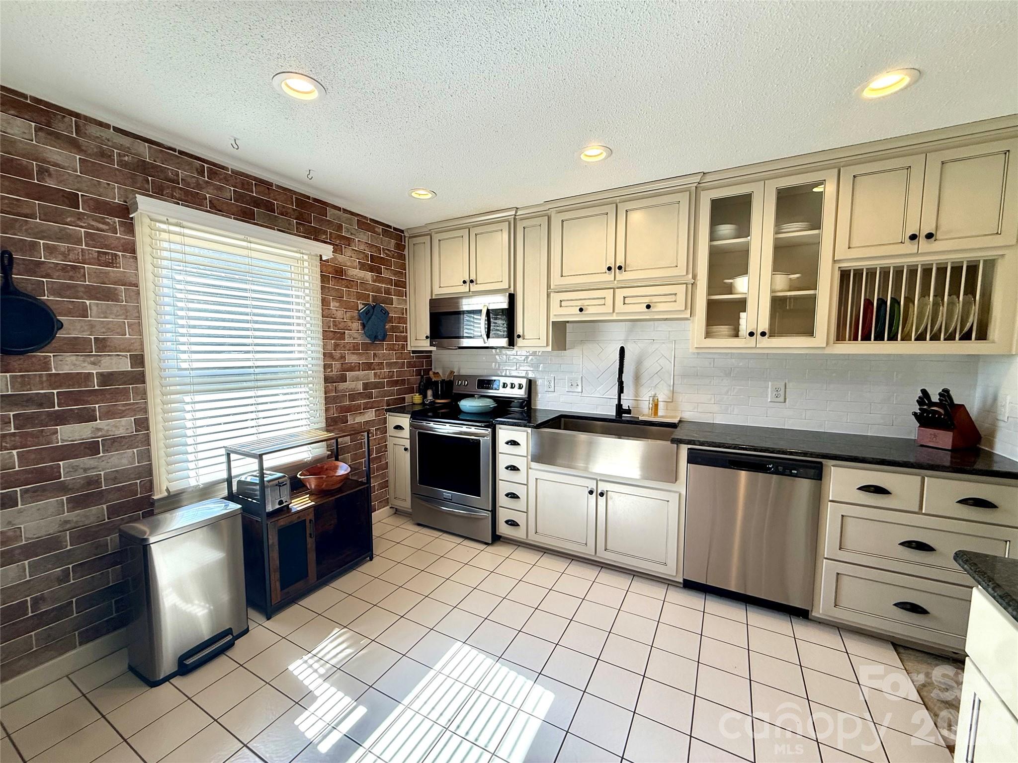 2705 North Street NW Hickory NC 28601