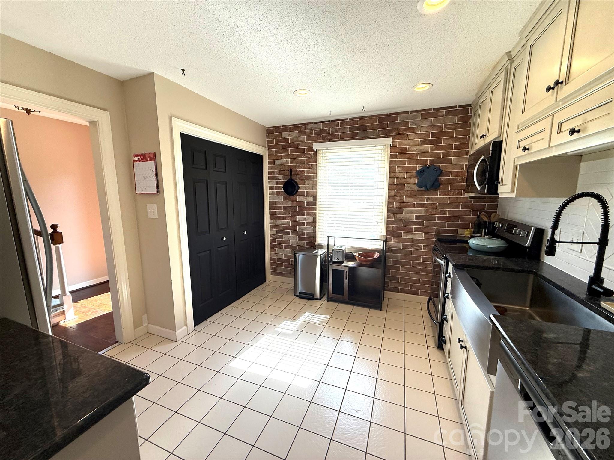 2705 North Street NW Hickory NC 28601