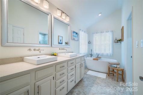 114 Coachmans Trail Asheville NC 28803