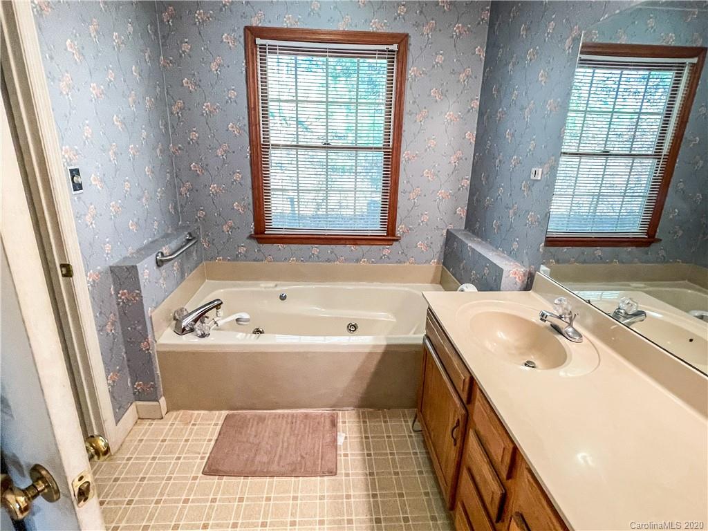 8 Countryside Drive Asheville NC 28804